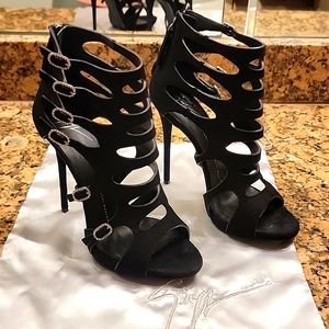 Gorgeous & classic Giuseppe Zanotti black high heels.  EU Size 37.5